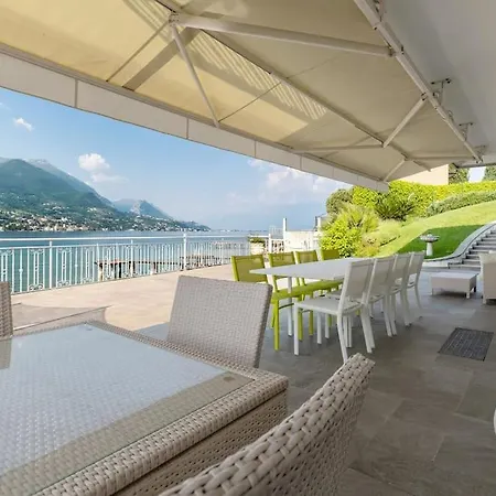 With Swimming Pool&private Pier On The Vila *