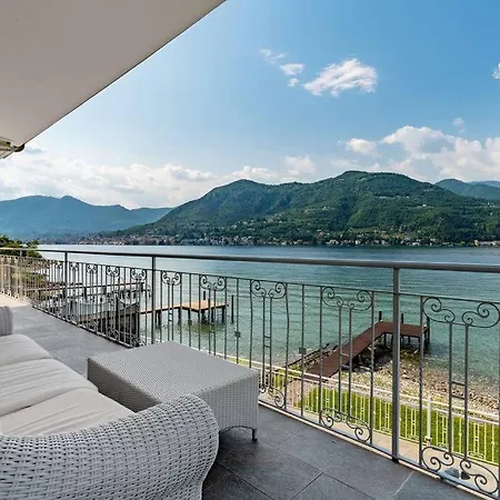 With Swimming Pool&private Pier On The Vila